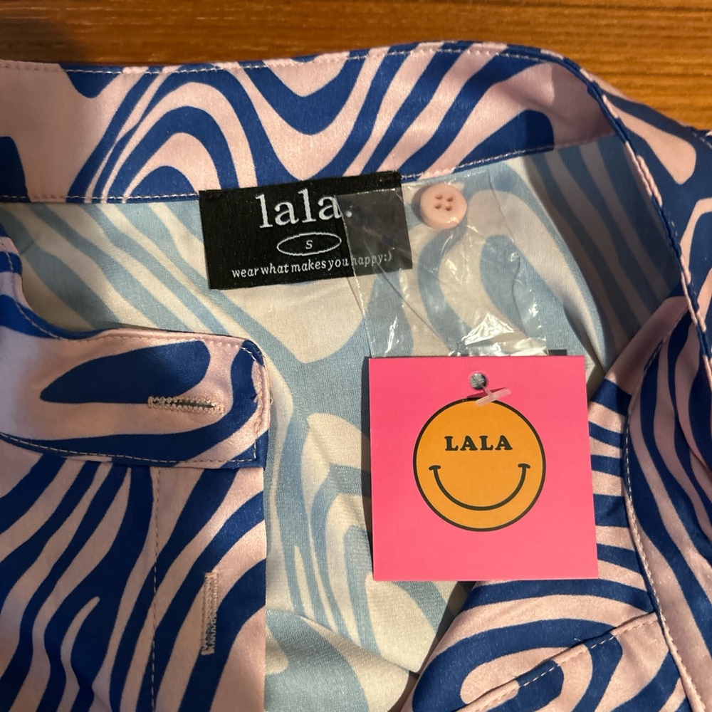 Dressed in LALA Oversized Swirl Patterned Blouse - Picture 3 of 5